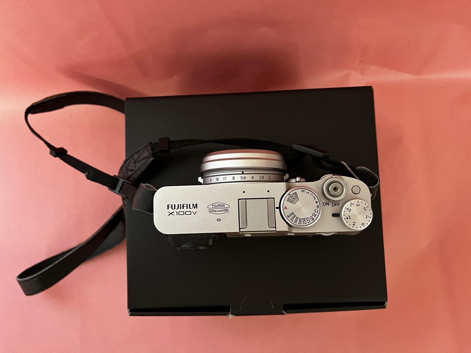 FUJIFILM  X100V