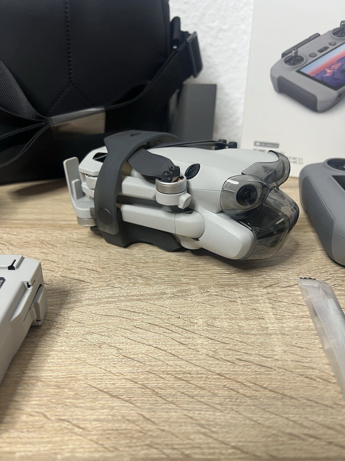 DJI Mini 4 Pro + Smart controller