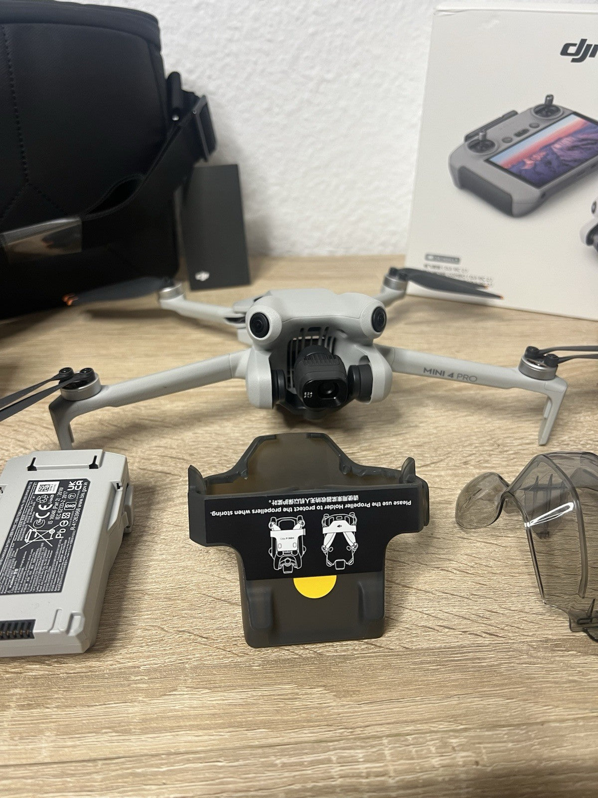 DJI Mini 4 Pro + Smart controller