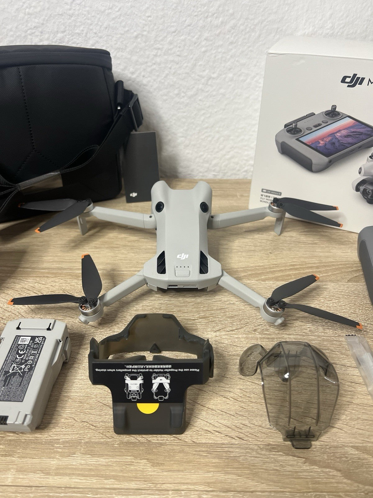 DJI Mini 4 Pro + Smart controller