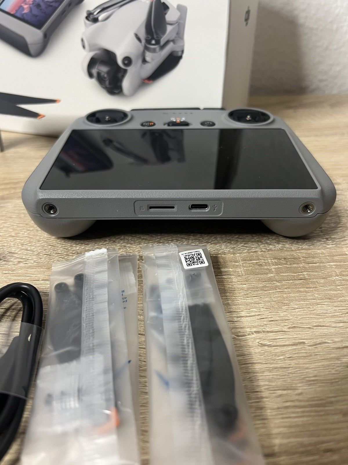 DJI Mini 4 Pro + Smart controller